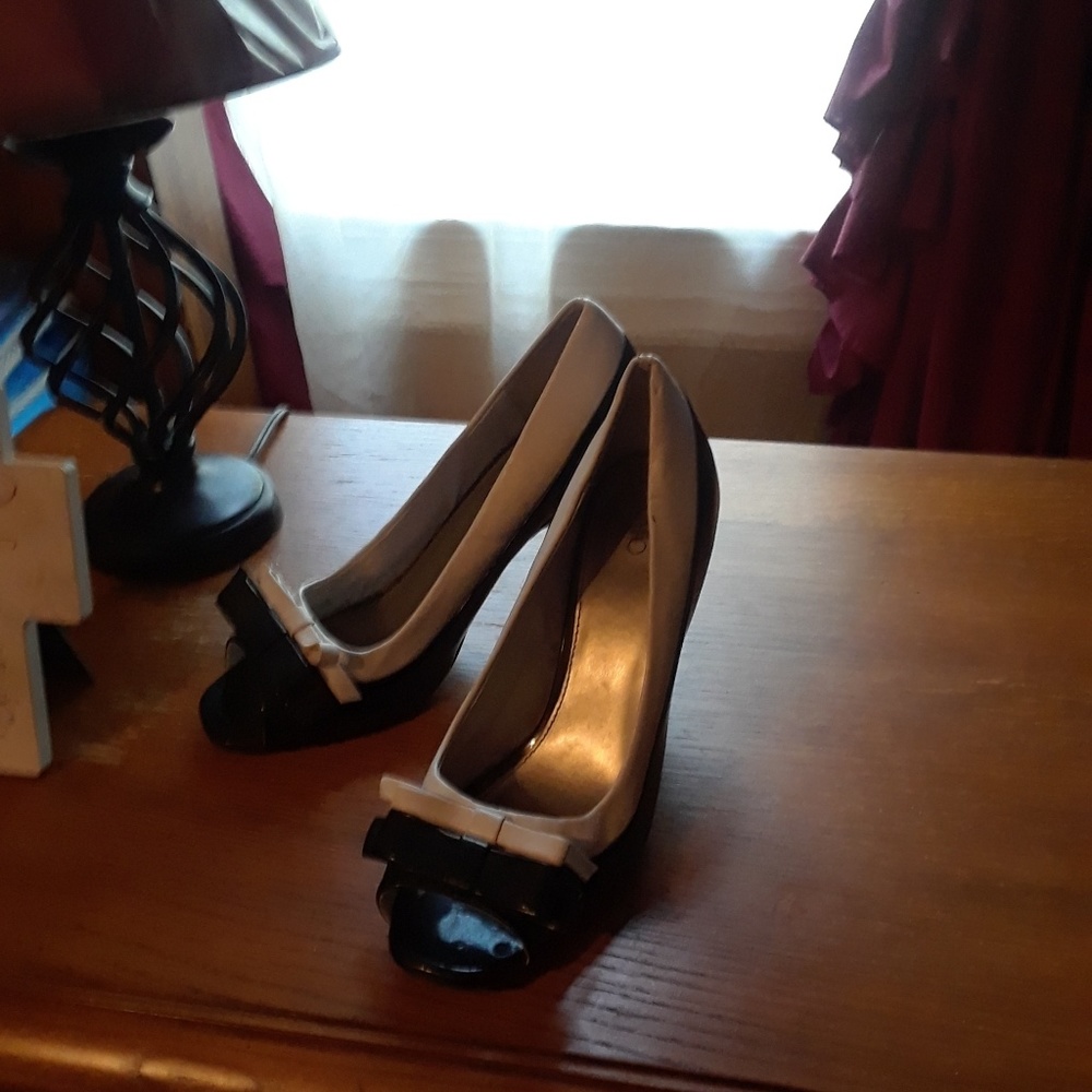 Heels - Picture 2 of 2